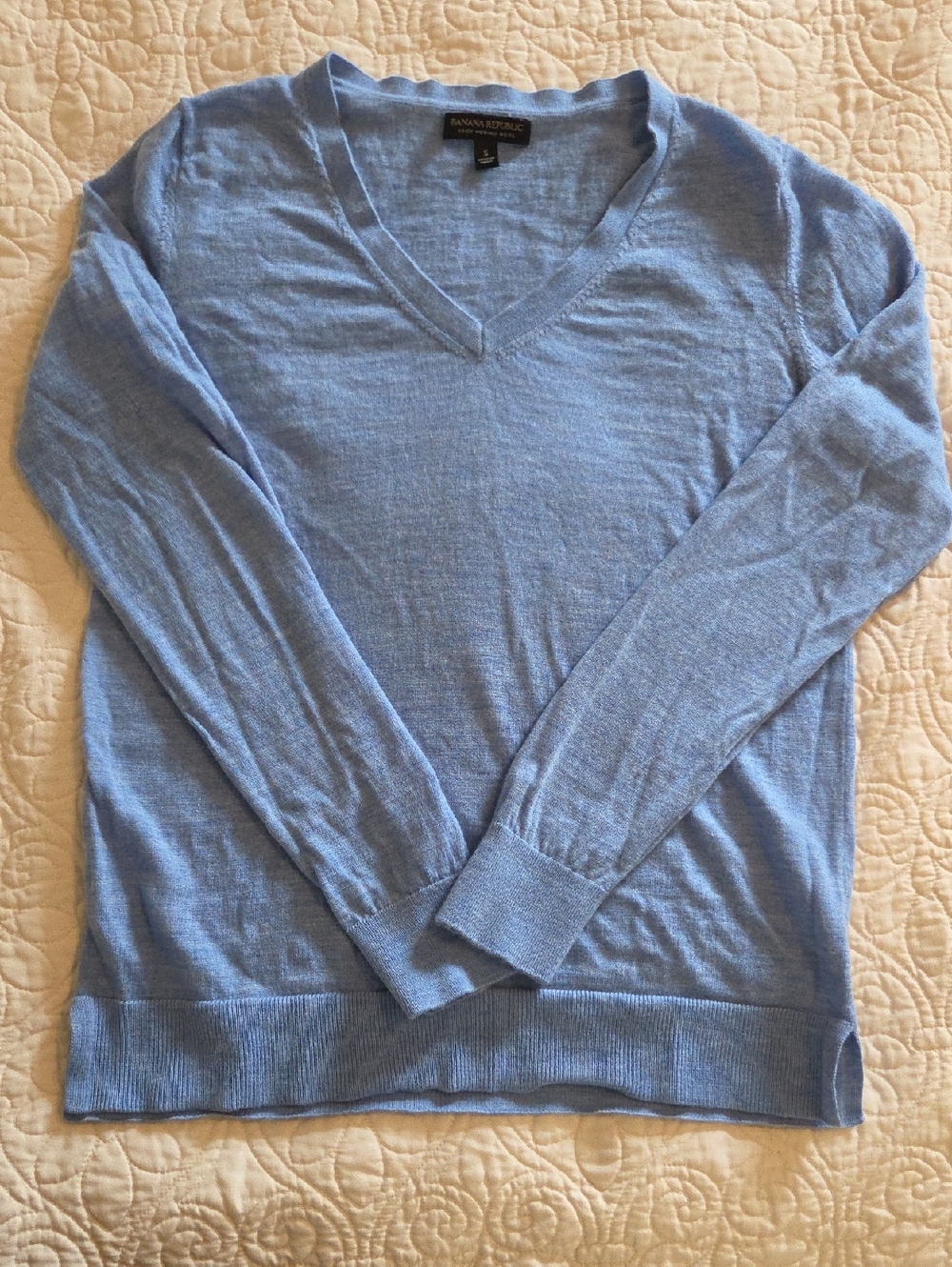 Banana Republic Women’s Merino Wool V-Neck Sweater – Light Blue, Size S